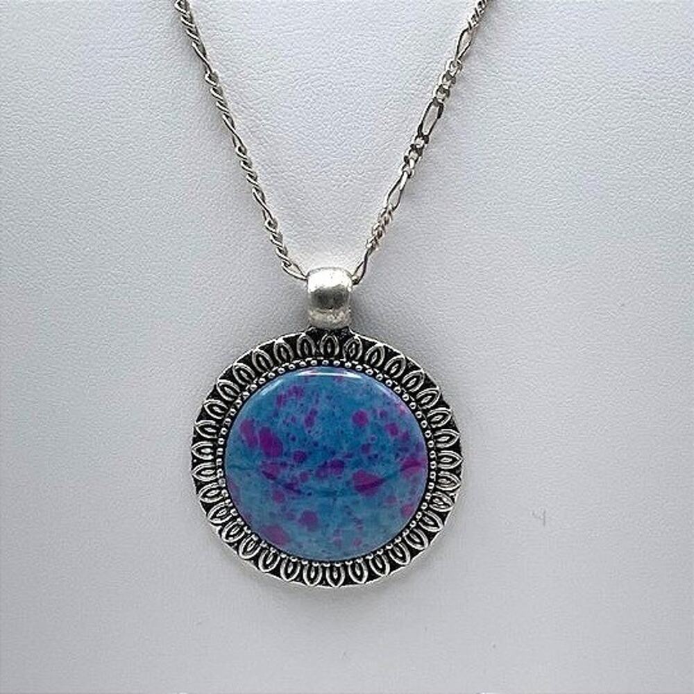 Vintage Y2K Silver Tone Necklace Blue & Pink Splatter Paint Pendant Figaro Chain